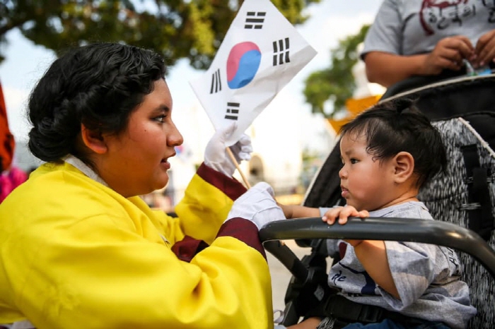 Mujer descendiente coreana durante la celebración del Día de Corea en Mérida. | Facebook Ayuntamiento de Mérida